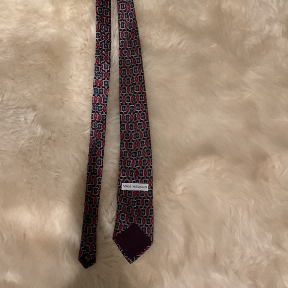Boys Van Heusen Tie - Picture 3 of 3